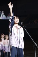 選手宣誓する野口衣織（＝LOVE）。