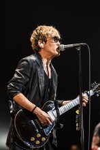 スガシカオ25周年ツアー「大感謝祭 2022」より。