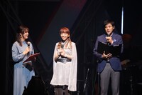 小比類巻かほる（中央）