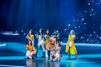 「Alcohol-Free」をカバーするfromis_9。 (c)CJ ENM Co., Ltd, All Rights Reserved