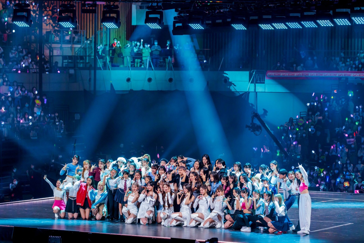 「Dream Stage」後の記念撮影。 (c)CJ ENM Co., Ltd, All Rights Reserved
