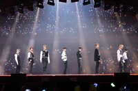 「POPPIA」のパフォーマンスの様子。 (c)CJ ENM Co., Ltd, All Rights Reserved