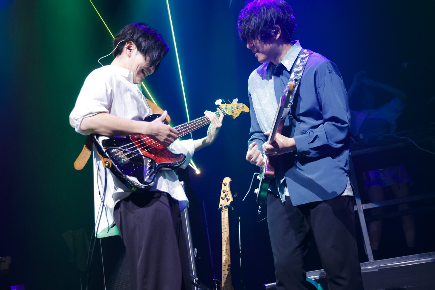 左から三浦光義（B）、小島英也（G）。