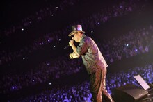 ガマガエルを手づかみするピエール瀧。（Photo by Masanori Naruse）