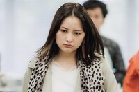 志保扮する出川令。(c)ままかり／ソルマーレ編集部 (c)TOKYO MX