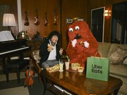 葉加瀬太郎とムック。(c)GACHAMUKKU