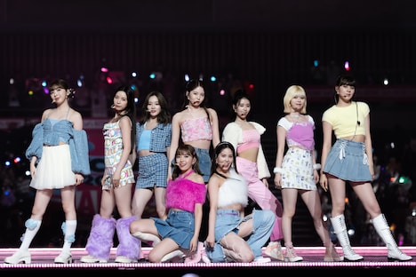 「POP!」をカバーしたNiziU。 (c)CJ ENM Co., Ltd, All Rights Reserved