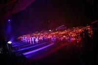 「ORANGE RIUM」でオレンジ色の光に包まれた日比谷公園大音楽堂（日比谷野音）。（撮影：チェリーマン）