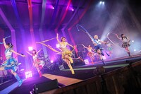 「でんでんぱっしょん」を披露するでんぱ組.inc。（撮影：チェリーマン）