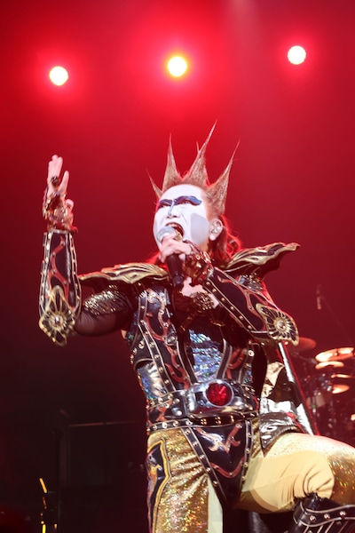 デーモン閣下（Vo）（撮影：山田晋也）