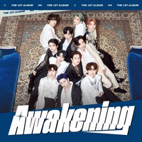 INI「Awakening」通常盤ジャケット (c)LAPONE ENTERTAINMENT