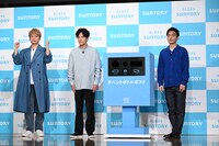 分別に成功し、ガッツポーズする香取慎吾（左）。