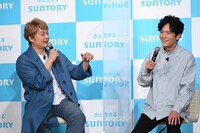 CM撮影での至近距離カットについて話す香取慎吾と稲垣吾郎。