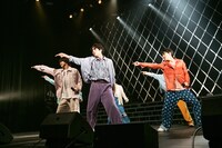 「原因は君にもある。」のパフォーマンスの様子。