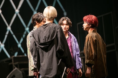 誰がリーダーになるかで言い合いをするエビ高連合軍の面々。