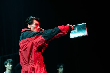 ギフテッド「夢幻泡影」を発動する伊達竜宗（武藤潤）。