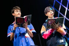 トビー（伊藤俊介 / 吉澤要人）とモンキー（井上紋太 / 田中洸希）。