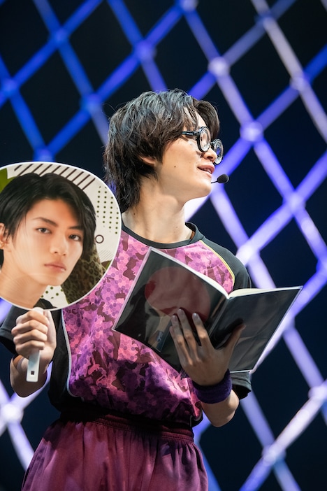 真田海（杢代和人）のうちわを手に現れた仙道利休。