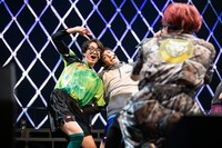 オタクと化した木曽義雄（池田彪馬）と桂光太郎（古川毅）。