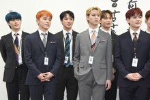 左から木全翔也、川西拓実、河野純喜、白岩瑠姫、與那城奨、豆原一成。