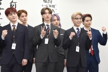 左から豆原一成、佐藤景瑚、金城碧海、大平祥生、川尻蓮、鶴房汐恩。