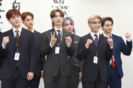 左から豆原一成、佐藤景瑚、金城碧海、大平祥生、川尻蓮、鶴房汐恩。