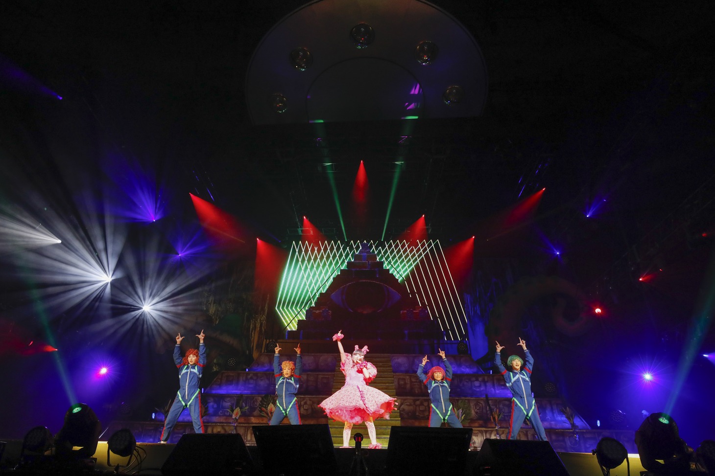 「きゃりーぱみゅぱみゅ 10th ANNIVERSARY JAPAN TOUR 2022 -TOUR FINAL- UMA 105」の様子。（Photo by AKI ISHII）