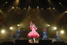 「きゃりーぱみゅぱみゅ 10th ANNIVERSARY JAPAN TOUR 2022 -TOUR FINAL- UMA 105」の様子。（Photo by AKI ISHII）