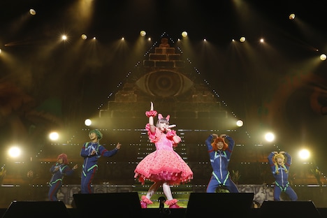 「きゃりーぱみゅぱみゅ 10th ANNIVERSARY JAPAN TOUR 2022 -TOUR FINAL- UMA 105」の様子。（Photo by AKI ISHII）