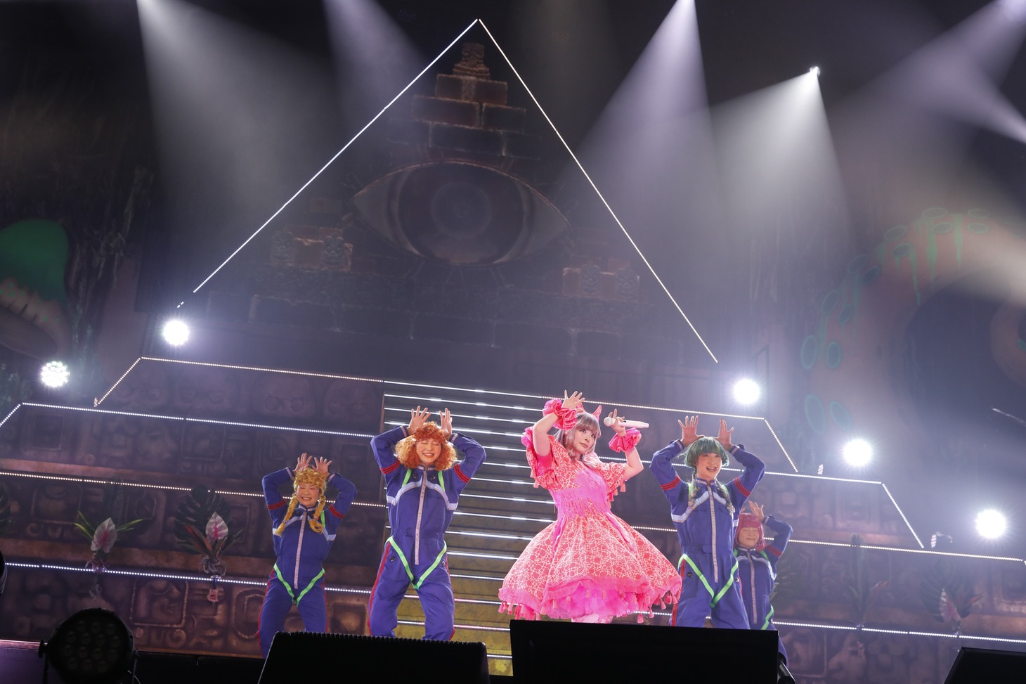 「きゃりーぱみゅぱみゅ 10th ANNIVERSARY JAPAN TOUR 2022 -TOUR FINAL- UMA 105」の様子。（Photo by AKI ISHII）