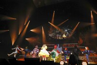 「きゃりーぱみゅぱみゅ 10th ANNIVERSARY JAPAN TOUR 2022 -TOUR FINAL- UMA 105」の様子。（Photo by AKI ISHII）