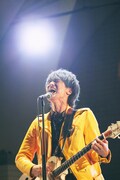 佐々木亮介（Vo, G）（撮影：新保勇樹）