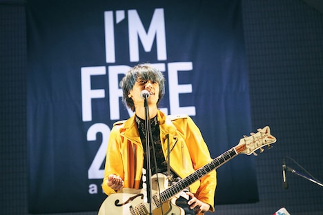 佐々木亮介（Vo, G）（撮影：新保勇樹）