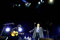 吉田山田「吉田山田デビュー13周年記念ライブ」の様子。（撮影：白石達也）