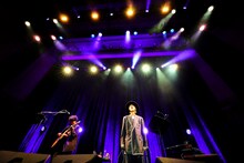 吉田山田「吉田山田デビュー13周年記念ライブ」の様子。（撮影：白石達也）