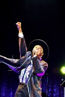 山田義孝（Vo）（撮影：白石達也）