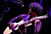 吉田結威（G, Vo）（撮影：白石達也）