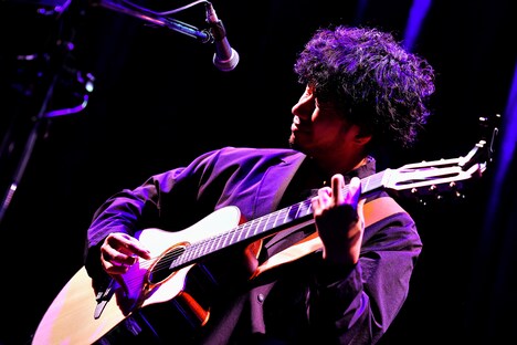 吉田結威（G, Vo）（撮影：白石達也）