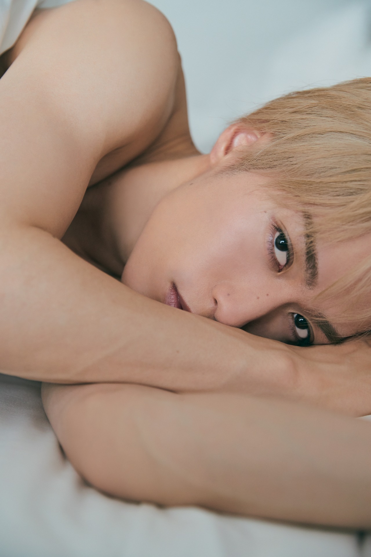 「藤原樹 1st写真集 MYSTERIOUS」より。