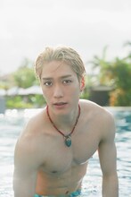 「藤原樹 1st写真集 MYSTERIOUS」より。