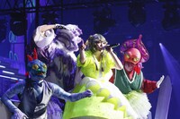 左からチュパカブラ、イエティ、きゃりーぱみゅぱみゅ、フラットウッズモンスター。（Photo by AKI ISHII）