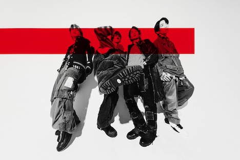 THE ORAL CIGARETTES。左から2番目が山中拓也(Vo, G)。