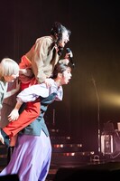 バランスを崩すもち神輿。