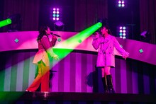 柏木ひなた（左）と星名美怜（右）。