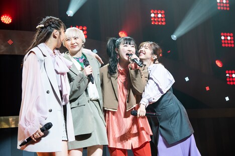 「私立恵比寿中学 柏木ひなたプロデュース企画『35710～わたしたち10年選手～』」の様子。