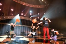 「私立恵比寿中学 柏木ひなたプロデュース企画『35710～わたしたち10年選手～』」の様子。