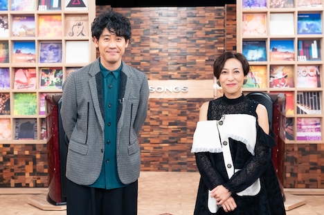 左から大泉洋、一青窈。（写真提供：NHK）