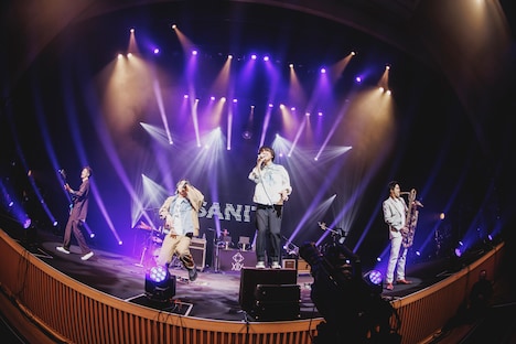 左から須藤優（XIIX）、SKY-HI、斎藤宏介（XIIX）、谷中敦（東京スカパラダイスオーケストラ）。（Photo by Viola Kam［V'z Twinkle］）