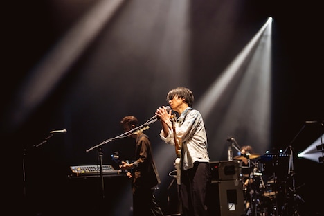 斎藤宏介（Vo, G）（Photo by Viola Kam［V'z Twinkle］）