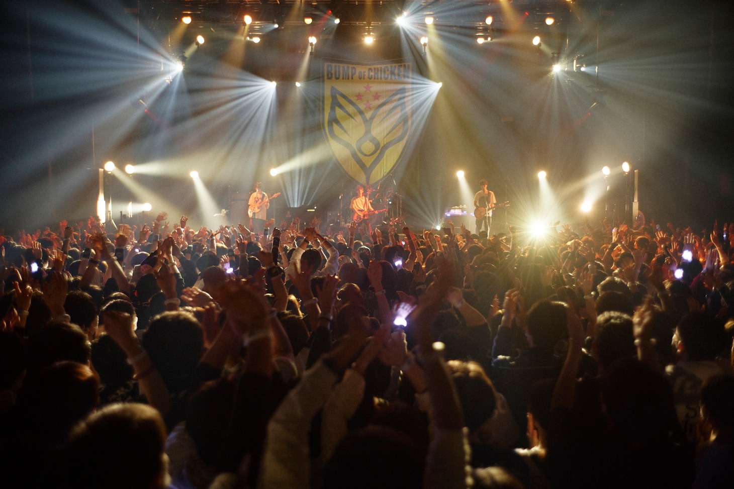 「BUMP OF CHICKEN TOUR 2022 Silver Jubilee」初日公演の様子。（撮影：太田好治）